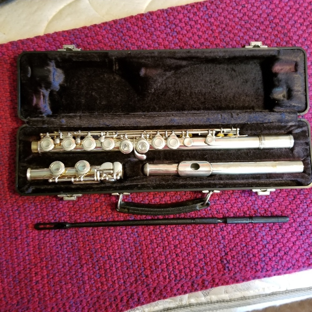 Armstrong Flute with hard case